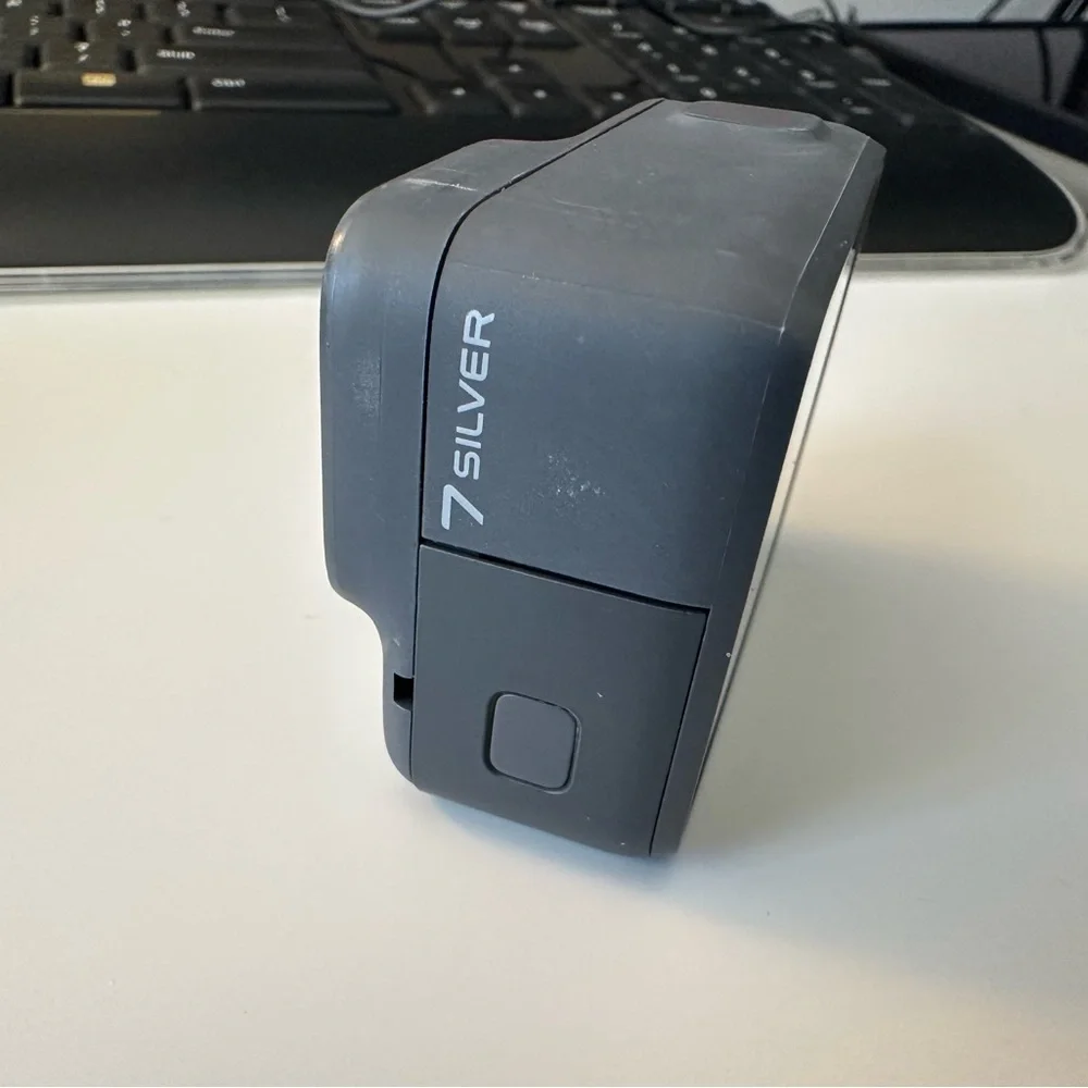 GoPro Silver 7 and accessory case - Picture 5 of 8